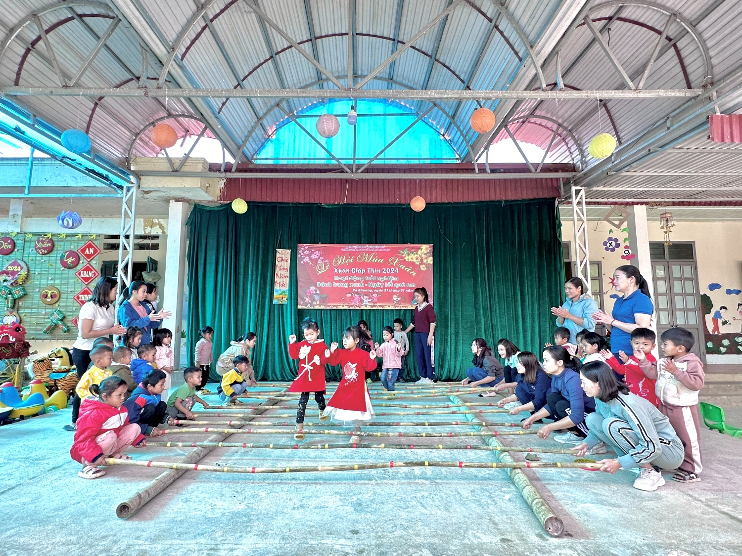 MỘT SỐ HOẠT ĐỘNG KHAI XUÂN ĐẦU NĂM 2024 CỦA CÔ VÀ TRÒ TRƯỜNG MẦM NON SỐ 2 XÃ PÁ KHOANG