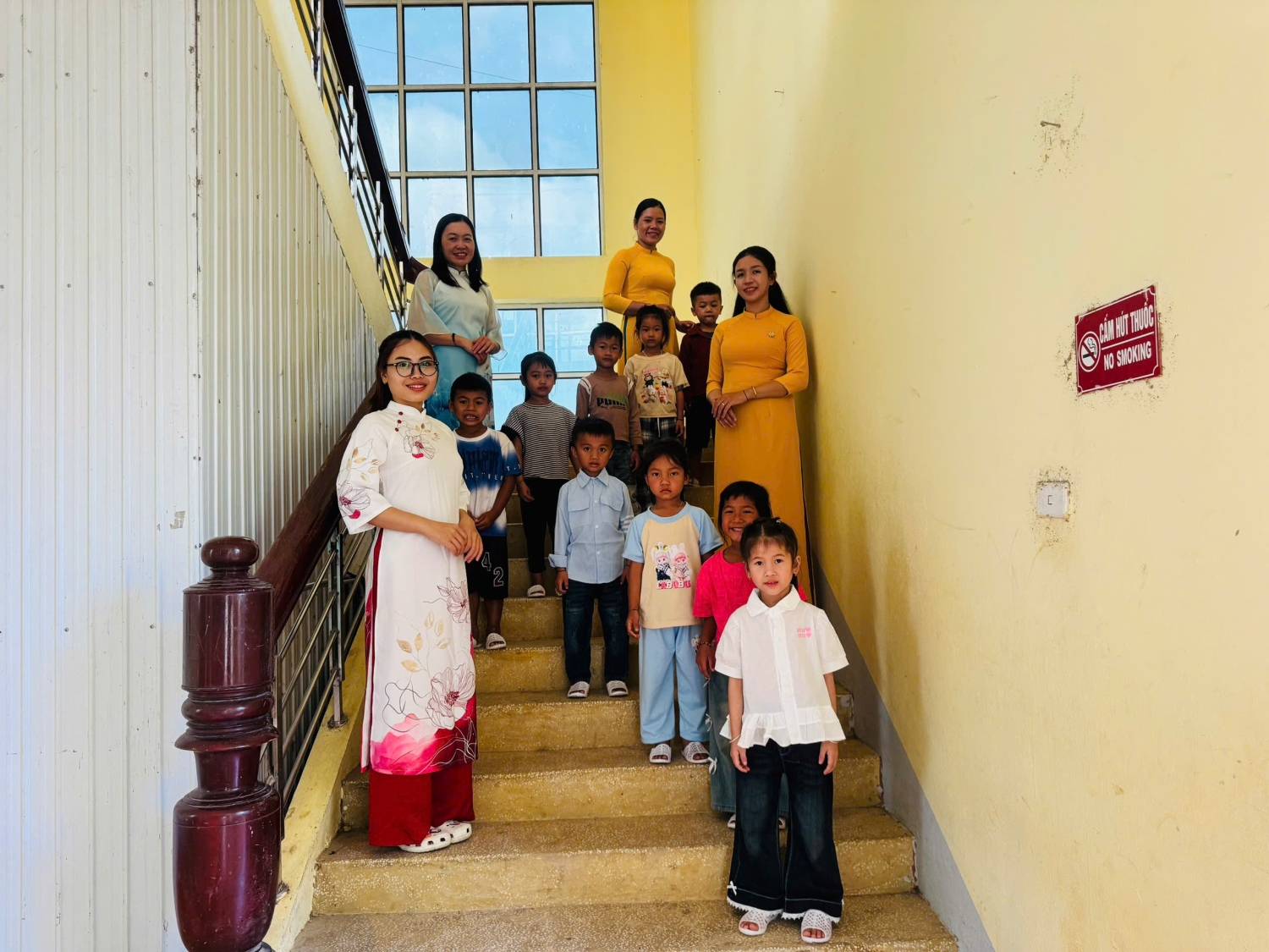 TIN BÀI NGÀY TỰU TRƯỜNG CỦA CÁC BÉ TRƯỜNG MẦM NON SỐ 2 PÁ KHOANG